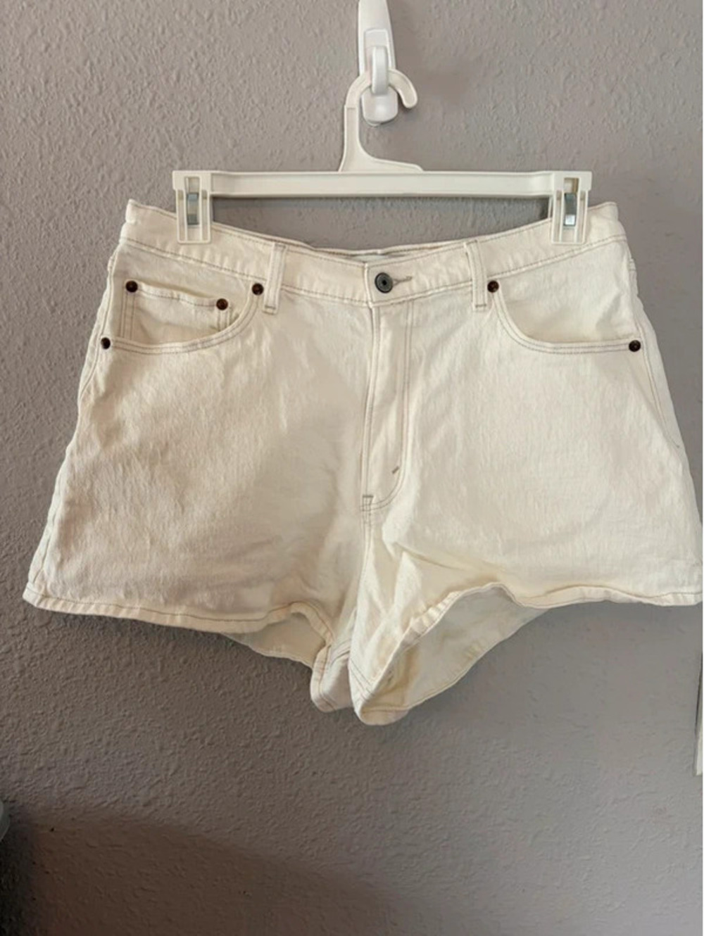 Abercrombie & Fitch Curve Love Cream Shorts size 32/14
